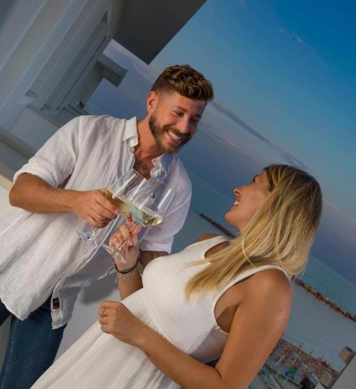 דירה בת חדר שינה 1 צדדית נוף לים, White Suite & Apartments
