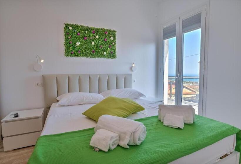 オーシャンビュースタンダードルームバルコニー付き, Villa Vani Guest House