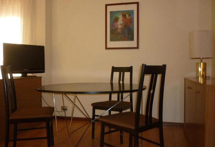 آپارتمان 2 خوابه با تراس, Eur Nir Residence
