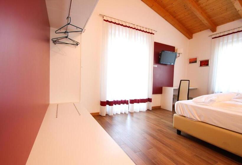 Номер Стандарт с Террасой, Thai Orchidee Restaurant&rooms
