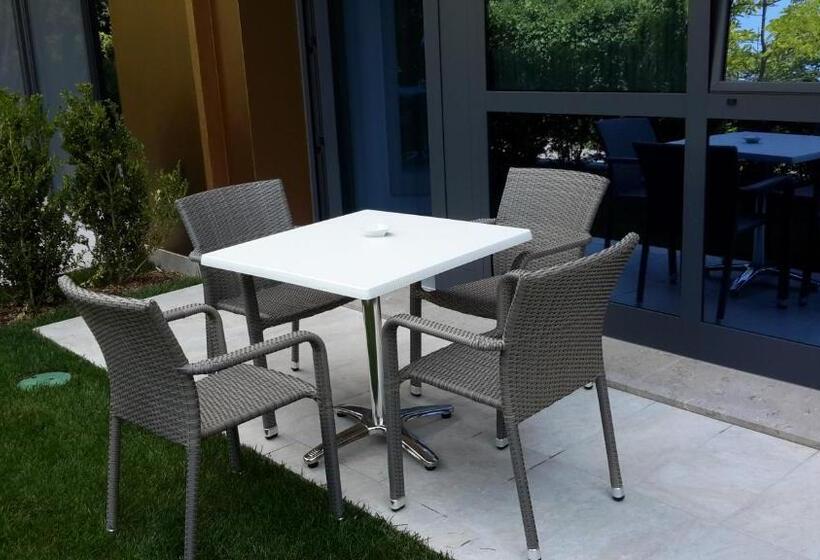 استودیوی استاندارد, Residence Al Bosco
