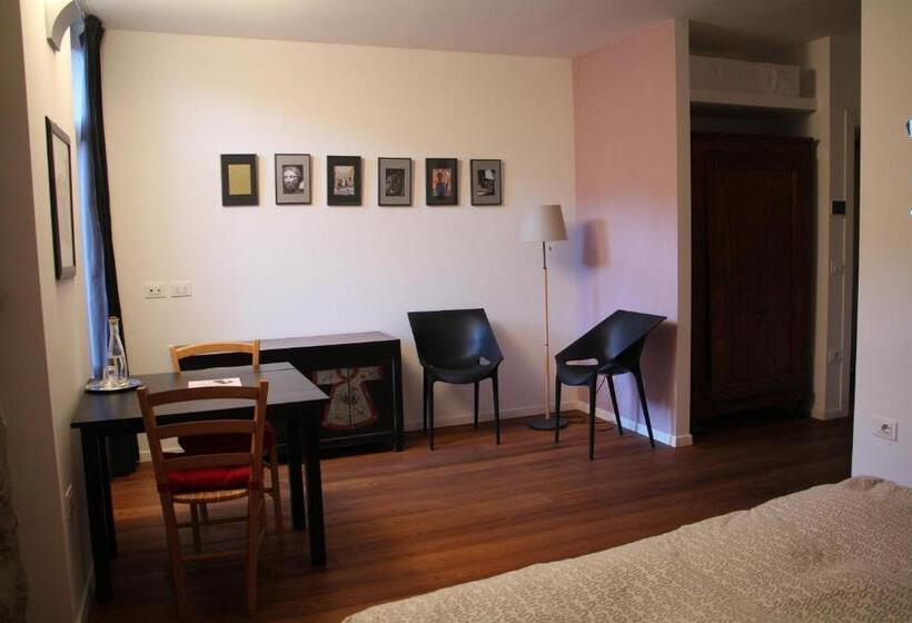 スタンダードスタジオ, La Piazzetta Di Canale B&b