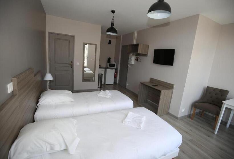 استودیوی سوپریور, L Hotel De France