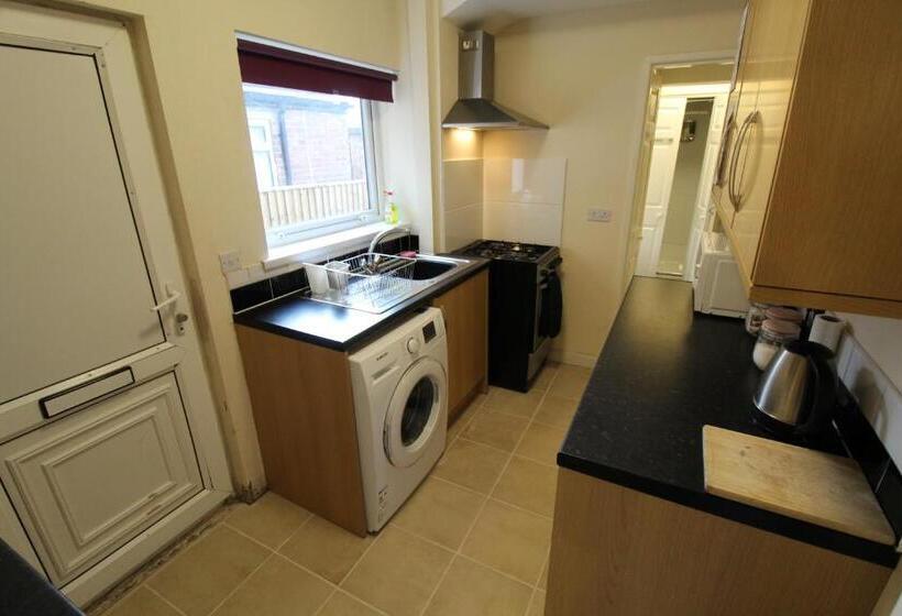 Дом 3 Спальни, Shirebrook House