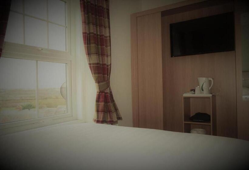 Номер Стандарт, Oak Tree Inn