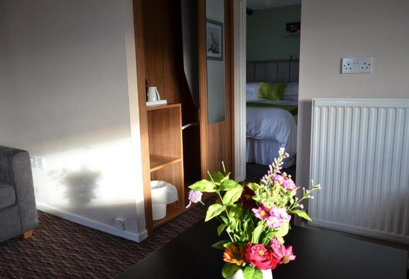Семейный Номер, Oak Tree Inn