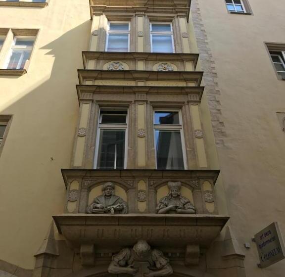Escritório Estándar, Palazzo Am Dom