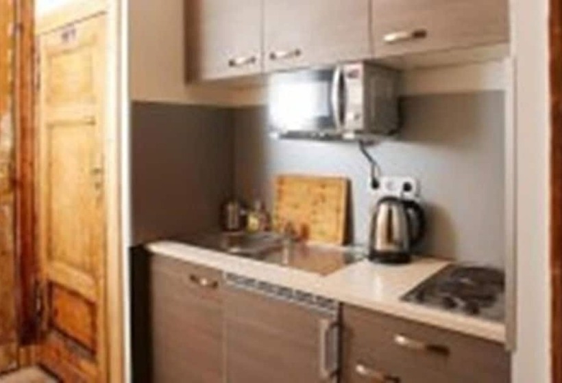 اتاق استاندارد با سرویس بهداشتی مشترک, Littlefriedrichrooms At Propellerwerk