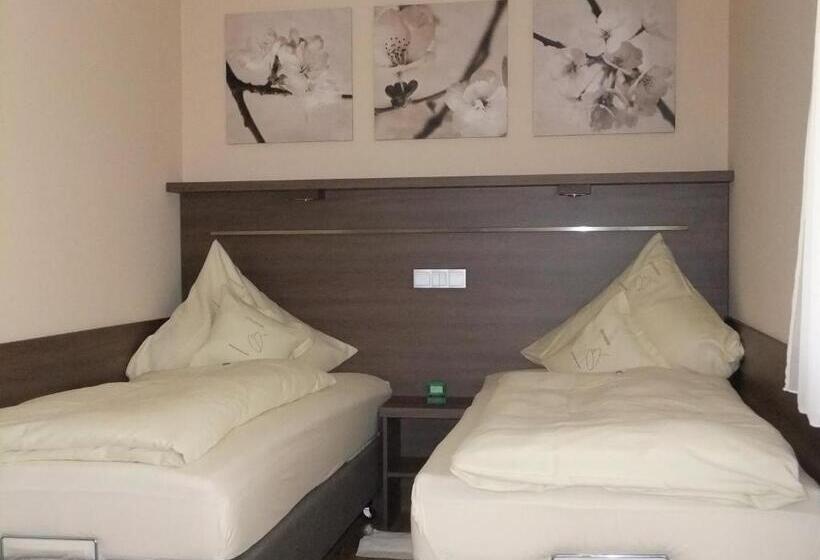 Люкс Вид на Сад, Aparthotel Christine