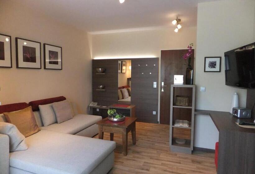 Люкс Вид на Сад, Aparthotel Christine