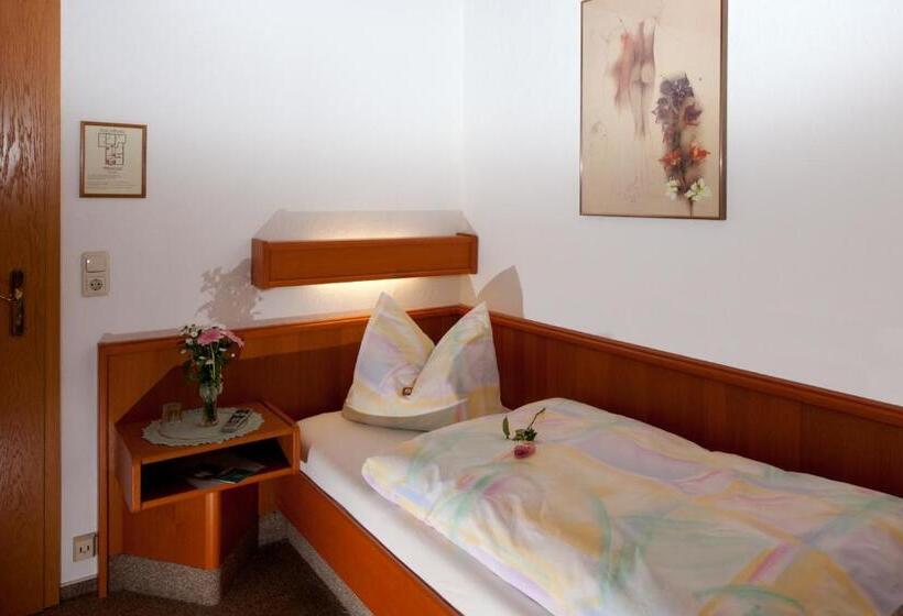 Quarto Economy Individual, Pension Cafe Suzette