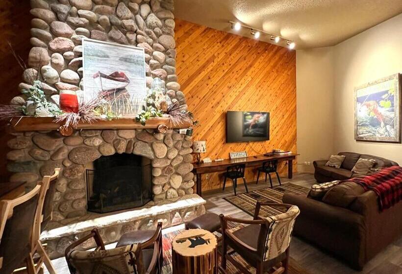 침실 3개 아파트, Whitetail Lodge