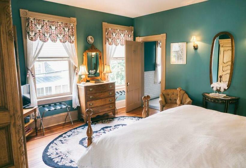 Номер Deluxe с Гидромассажем, Hummingbird Inn