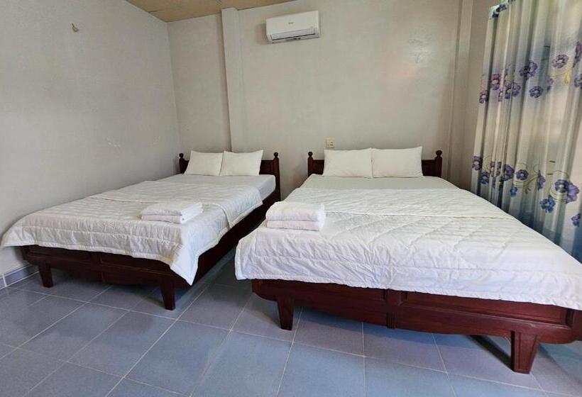 اتاق استاندارد چهارنفره با چشم‌انداز باغ, Cay Phuong Guesthouse