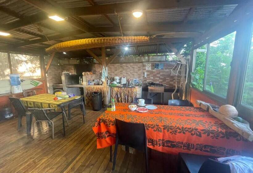 Трехместный Номер Стандарт Вид на Сад, Hostal Vieroto