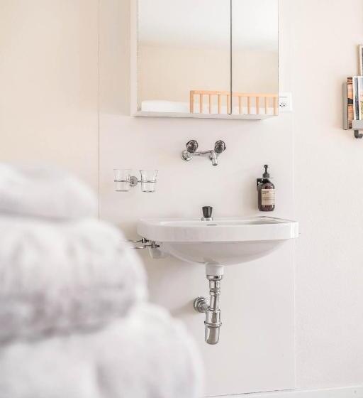 اتاق استاندارد سه نفره, Wanderlust Guesthouse