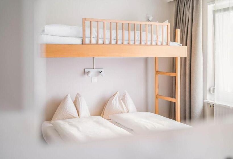 اتاق استاندارد سه نفره, Wanderlust Guesthouse