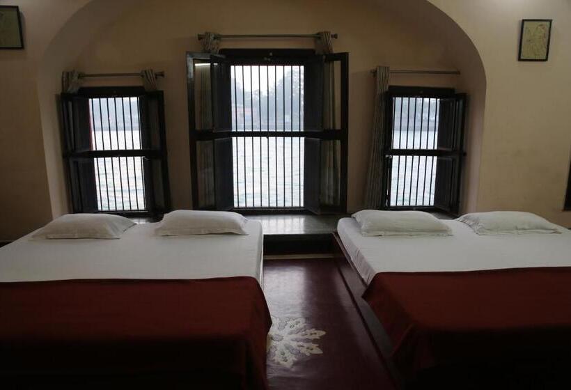 חדר קלאסי לארבעה, Patnimal Guesthouse