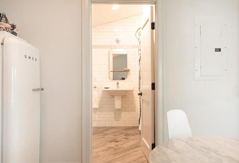 Студия Deluxe, Great Island Inn   A Modern Boutique