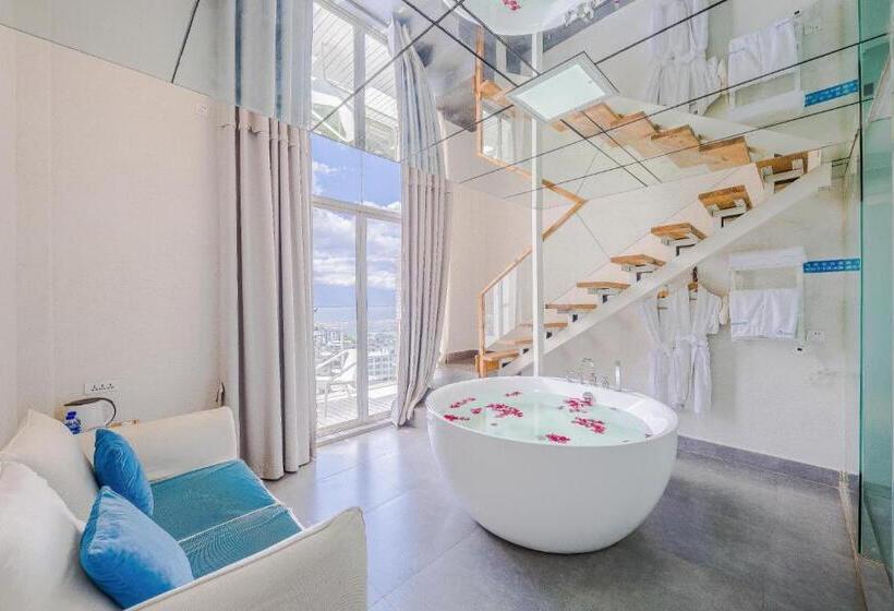 Номер Deluxe Кровать Кинг, Butterfy Seaview Resort Villa