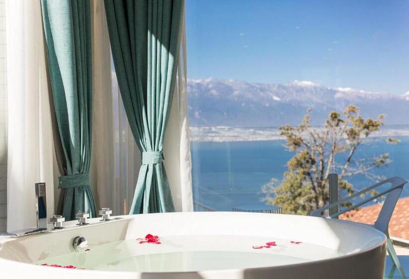 Номер Deluxe Вид на Море с Балконом, Butterfy Seaview Resort Villa