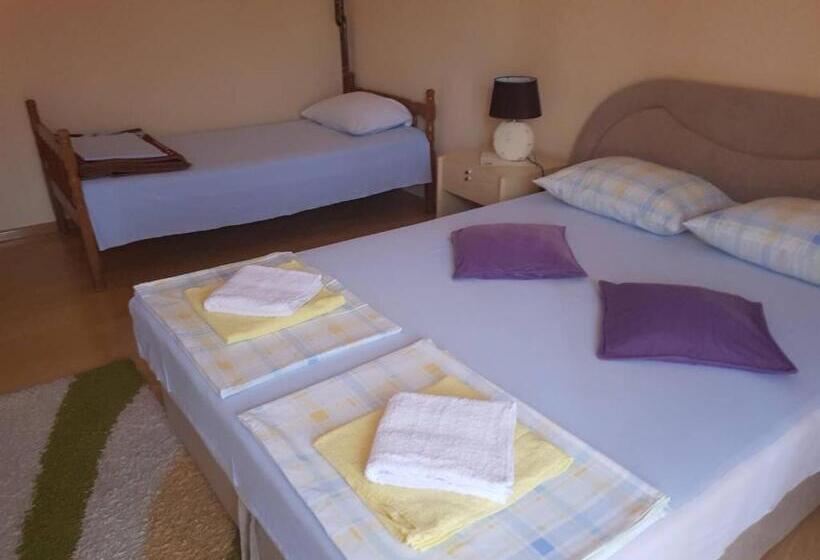 غرفة قياسية مزوَّدة بشُرفة, Guesthouse Ines