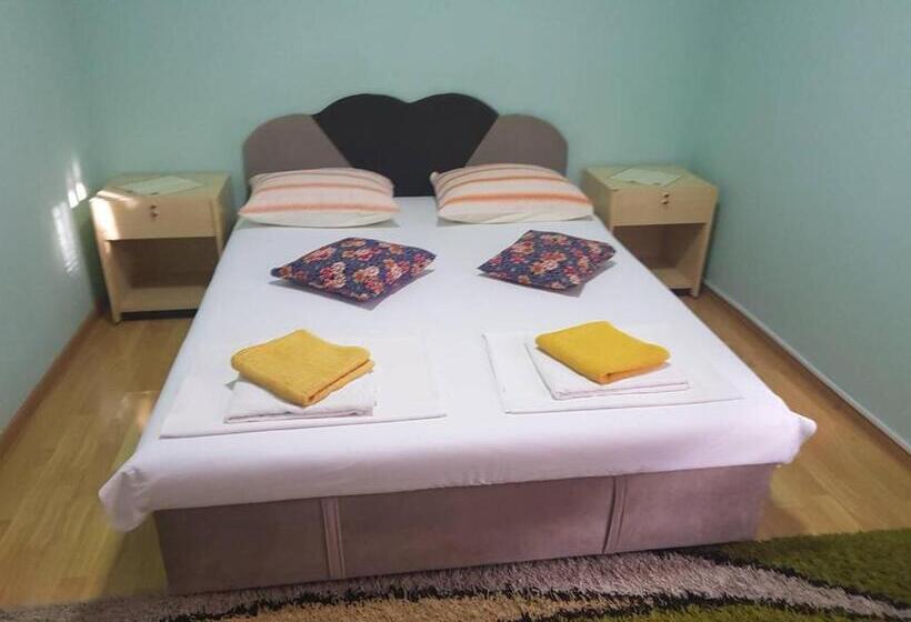 غرفة قياسية مزوَّدة بشُرفة, Guesthouse Ines