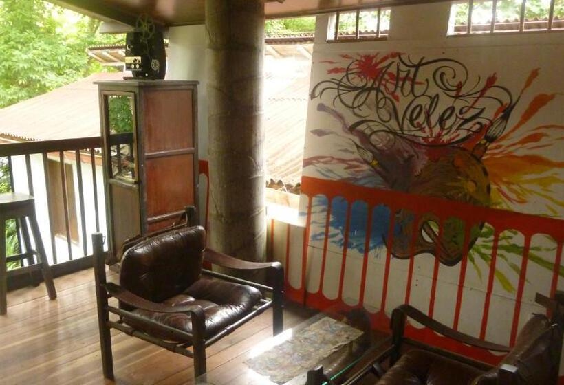 Четырехместный Номер Стандарт, Hostal Casa Artvelez