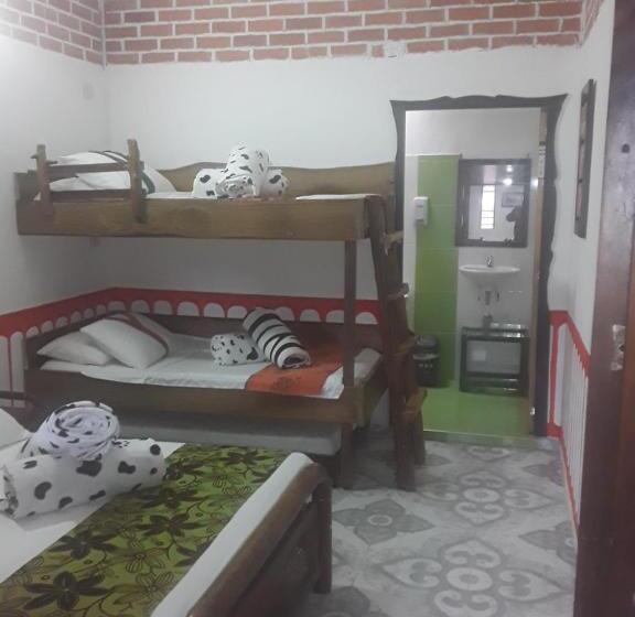 Четырехместный Номер Стандарт, Hostal Casa Artvelez