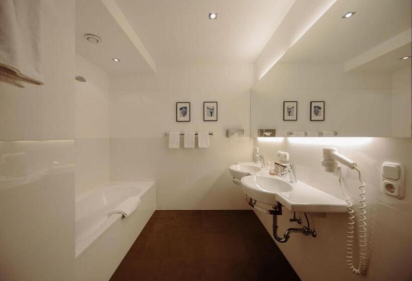Апартаменты 3 Спальни, Theresi Appartements