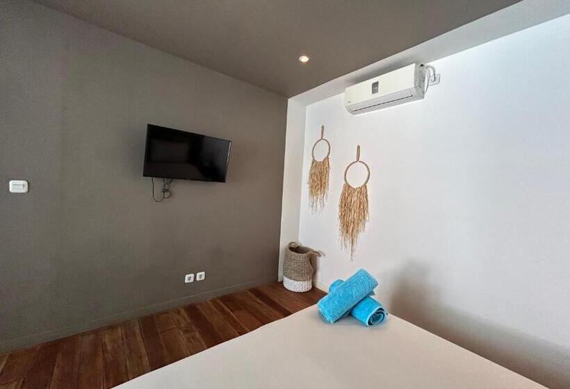 Полулюкс с Бассейном, Meno Suites