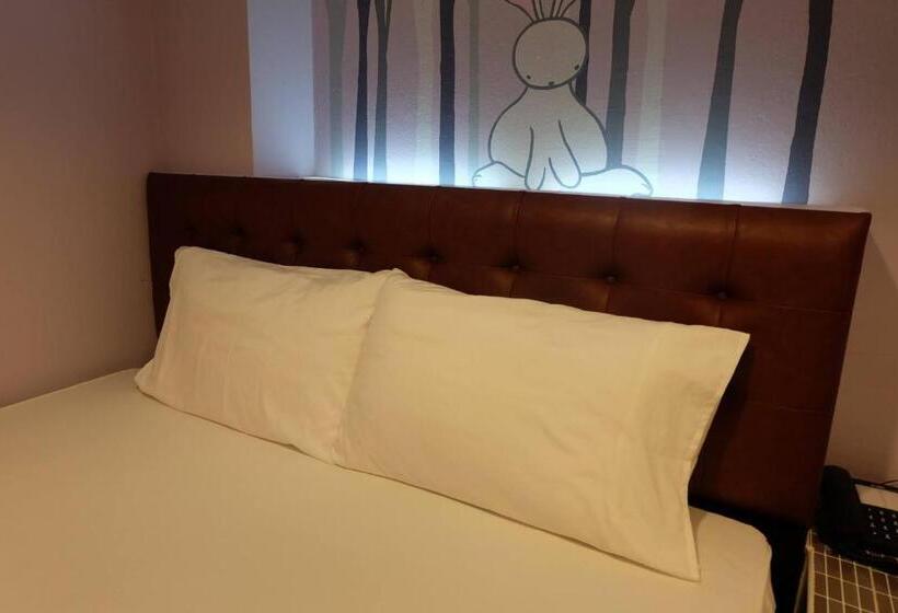 Quarto Economy, Rabbit Room