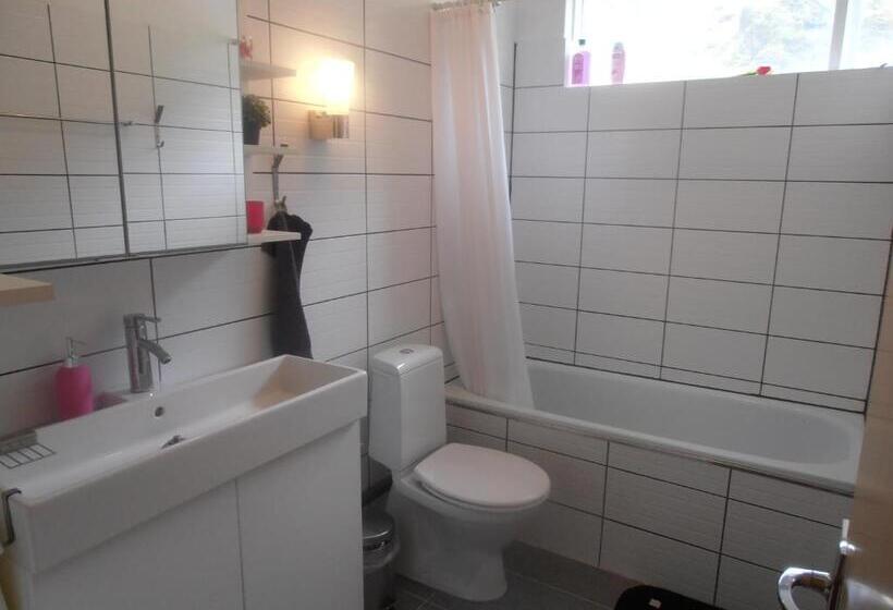 اتاق استاندارد با سرویس بهداشتی مشترک, Giljur Guesthouse