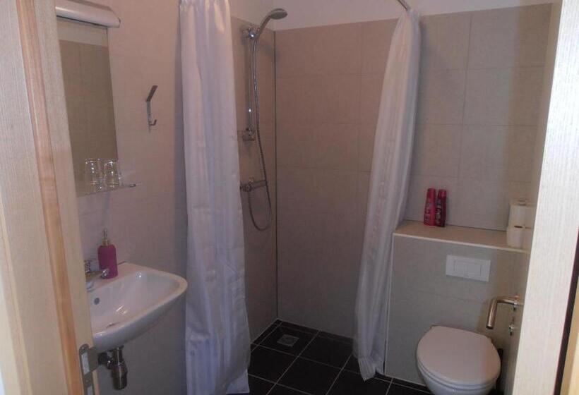 اتاق استاندارد با چشم‌انداز کوهستان, Giljur Guesthouse
