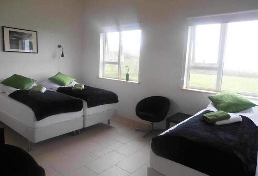 اتاق استاندارد سه تخته با چشم‌انداز, Giljur Guesthouse