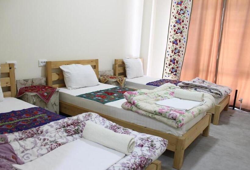 이코노미 트리플 룸, Guest House Ruslan Nurata & Tours