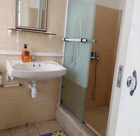 اتاق استاندارد با بالکن و چشم‌انداز دریا, Orient Guesthouse Auberge