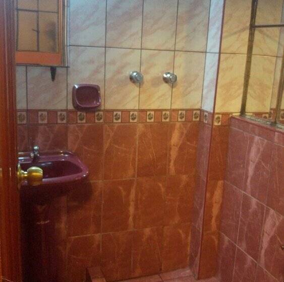 اتاق خانوادگی, Ururi Stay