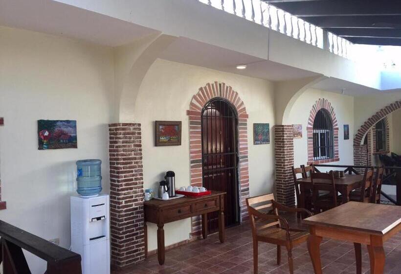 Quarto Deluxe, Yamilí