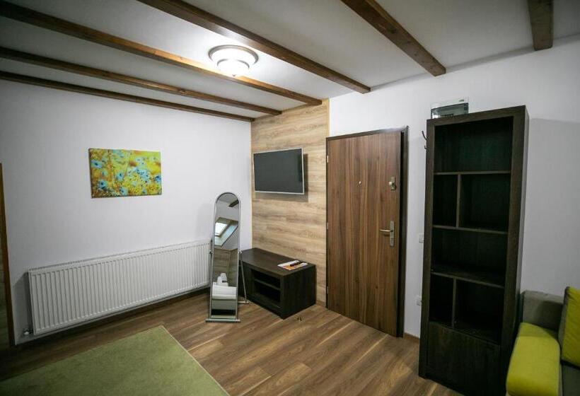 펜트하우스 룸, Crema Residence