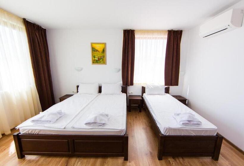 스탠다드 트리플 룸, Guest House Ognyanovo