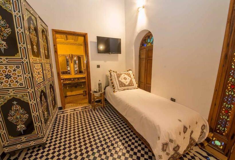 سوییت, Riad Ouliya