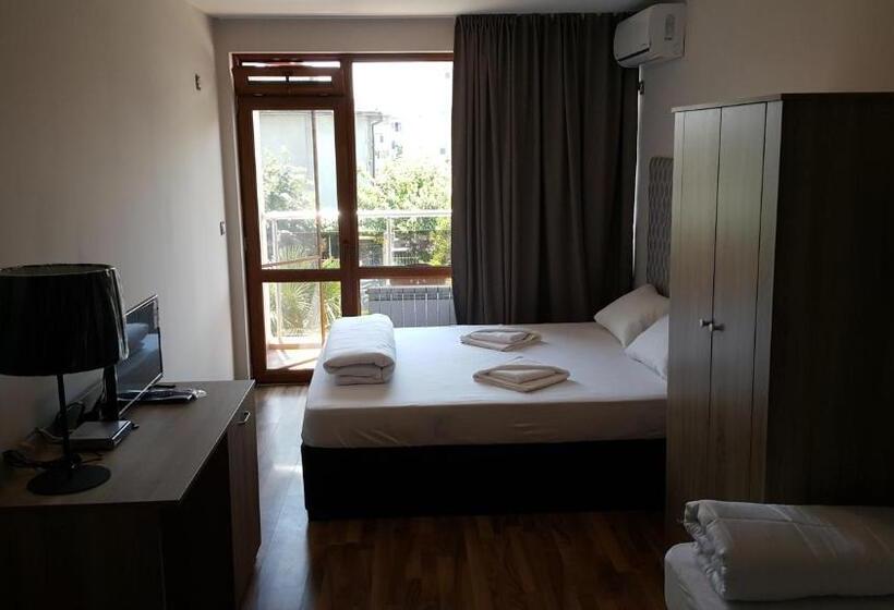 带阳台的三人标准间, Guest House Beglik Tash