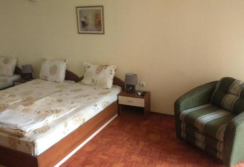 Трехместный Номер Стандарт с Балконом, Guest House Pri Valyo