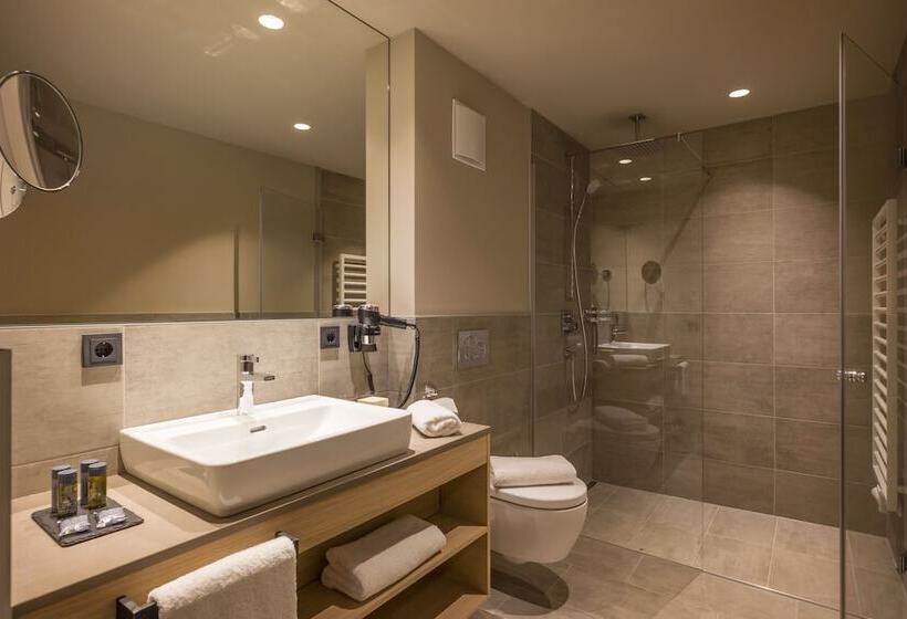 Апартаменты 3 Спальни, Postresidenz