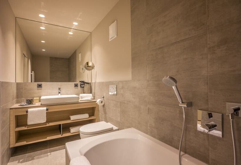 Апартаменты 2 Спальни, Postresidenz