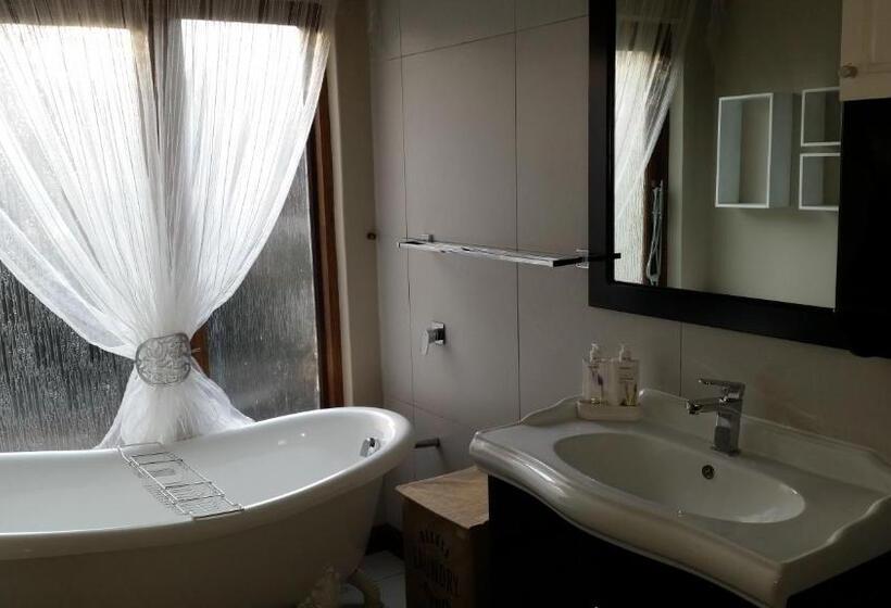 Апартаменты 2 Спальни, Eagle Rock Executive Guest House