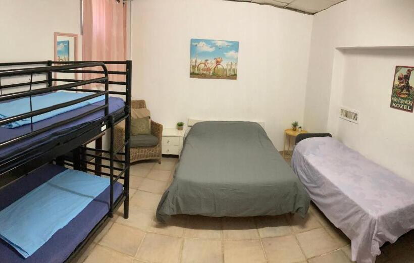 غرفة عائلية حمام مشترك, Dotan S Boutique Guesthouse   By The Beach!