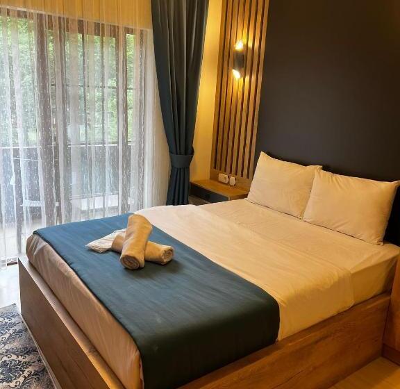 1 Bedroom Apartment River View, Mego Suite Otel