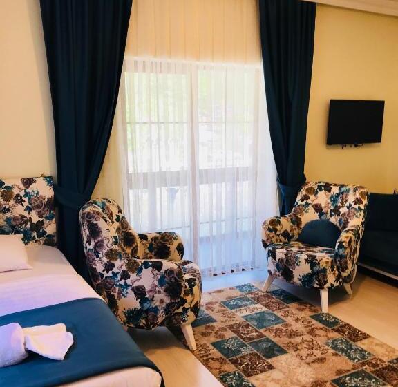 Quarto Quádruplo Estandar, Mego Suite Otel